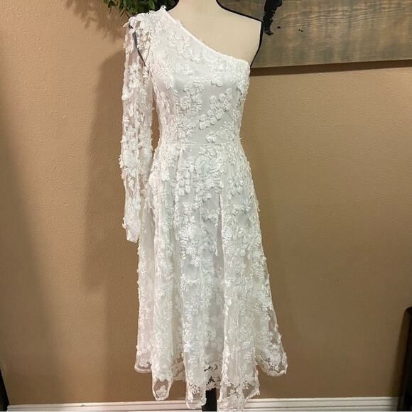 NWOT Lulus Eloquent Elegance White Embroidered Lace One-Shoulder Midi Dr… - Picture 2 of 10